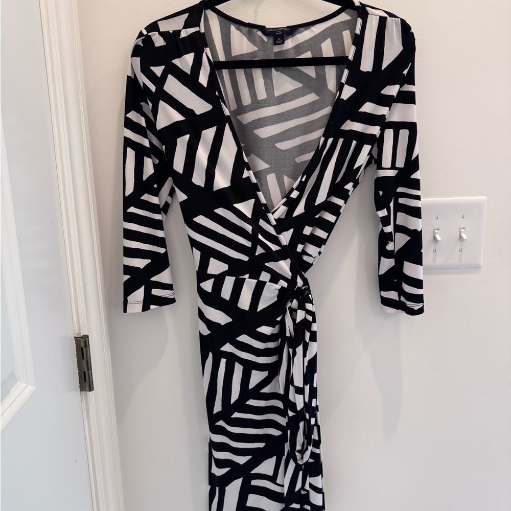 Banana Republic Black and White Abstract Wrap Dress